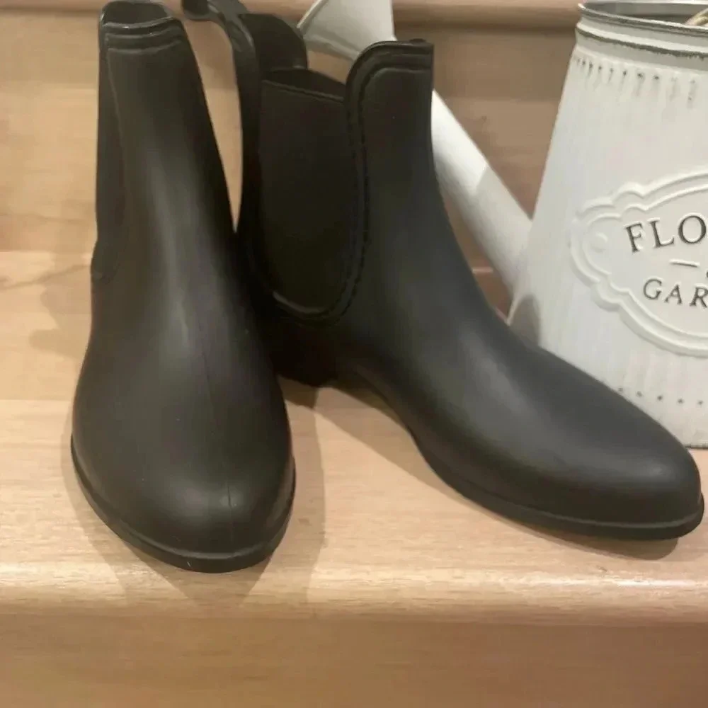 - JEFFREY CAMPBELL SHOES CLOUDY WATERPROOF CHELSEA RAIN BOOTS MATTE  BLACK 6